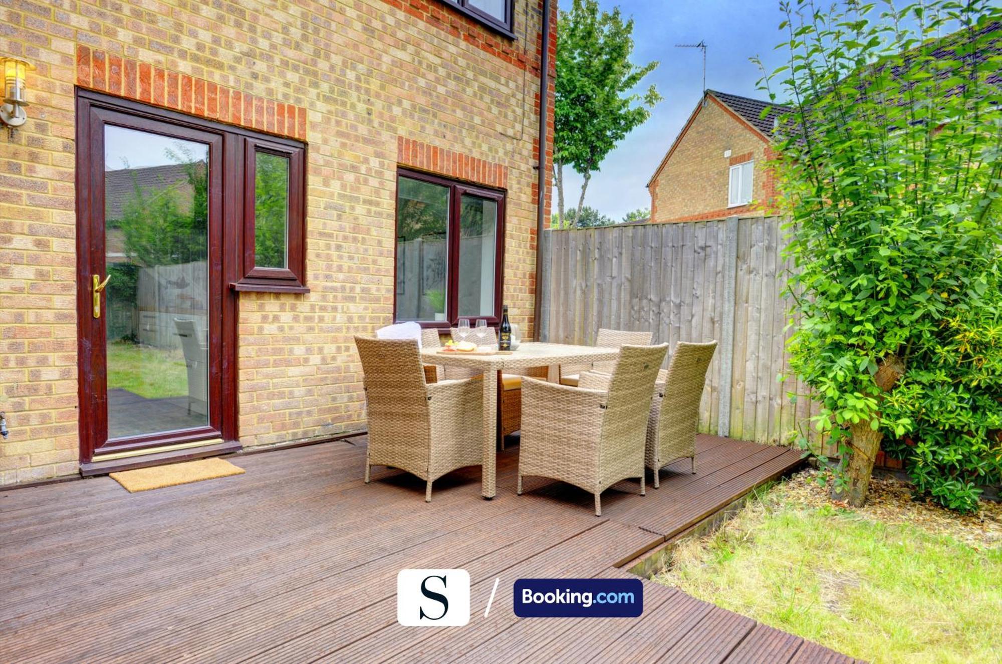 The Bernstein Executive House By Silva Short Lets & Serviced Accommodation Milton Keynes With Garden & Parking Wavendon Exteriör bild